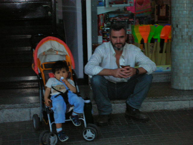 Pictures of Uruguay Father and child
