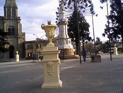 The main square of Florida<br> In the backround you can see the monument that <br>pays tribute to the Declaration of Independence of Uruguay